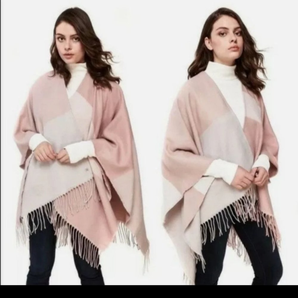 Soia & Kyo  Scarf with fringe. NEW